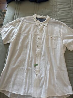 Izod White Short-Sleeve Button-Down Shirt